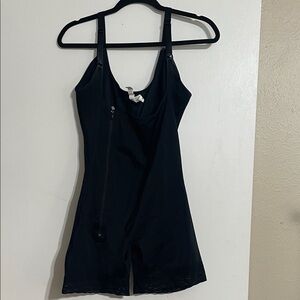 Vanna Belt sleeping shape wear